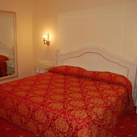 Hotel Motel Gold Calcinate Exterior foto
