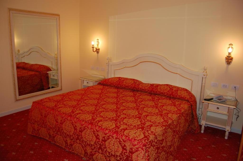 Hotel Motel Gold Calcinate Exterior foto