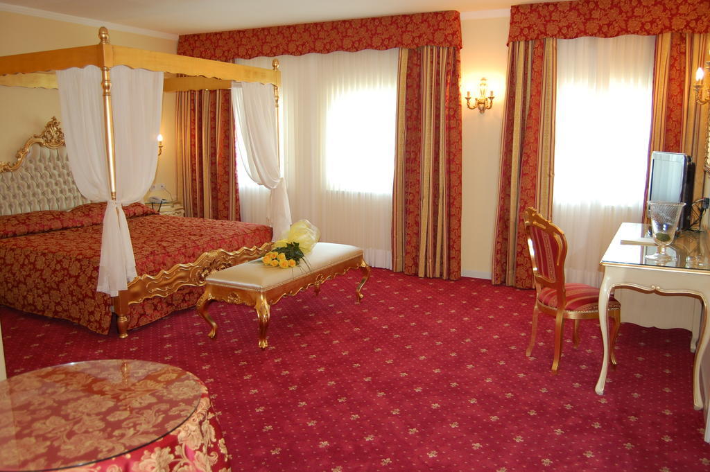 Hotel Motel Gold Calcinate Cameră foto