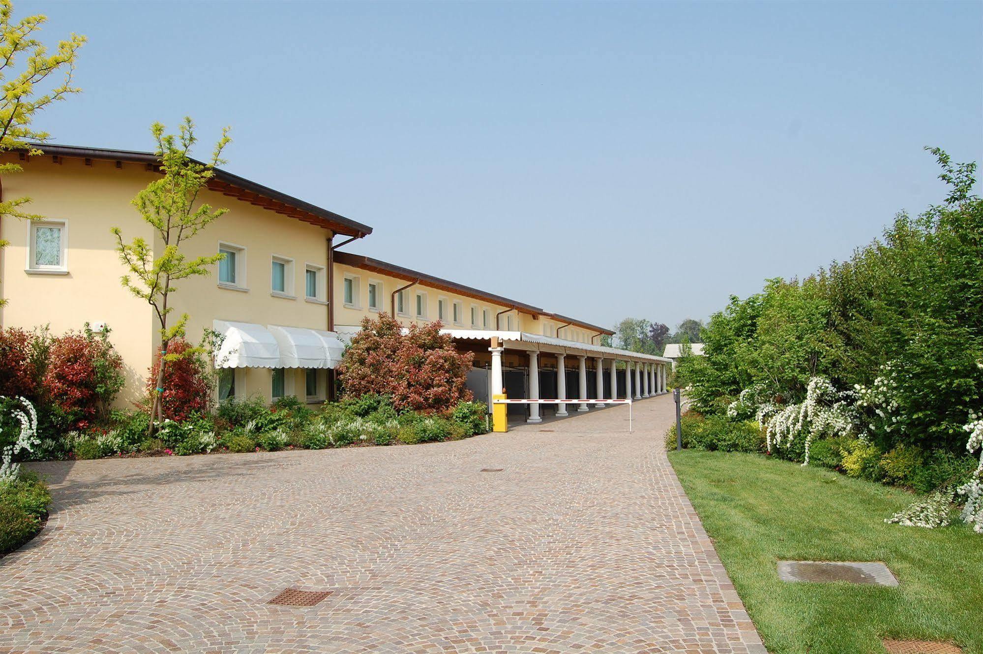 Hotel Motel Gold Calcinate Exterior foto
