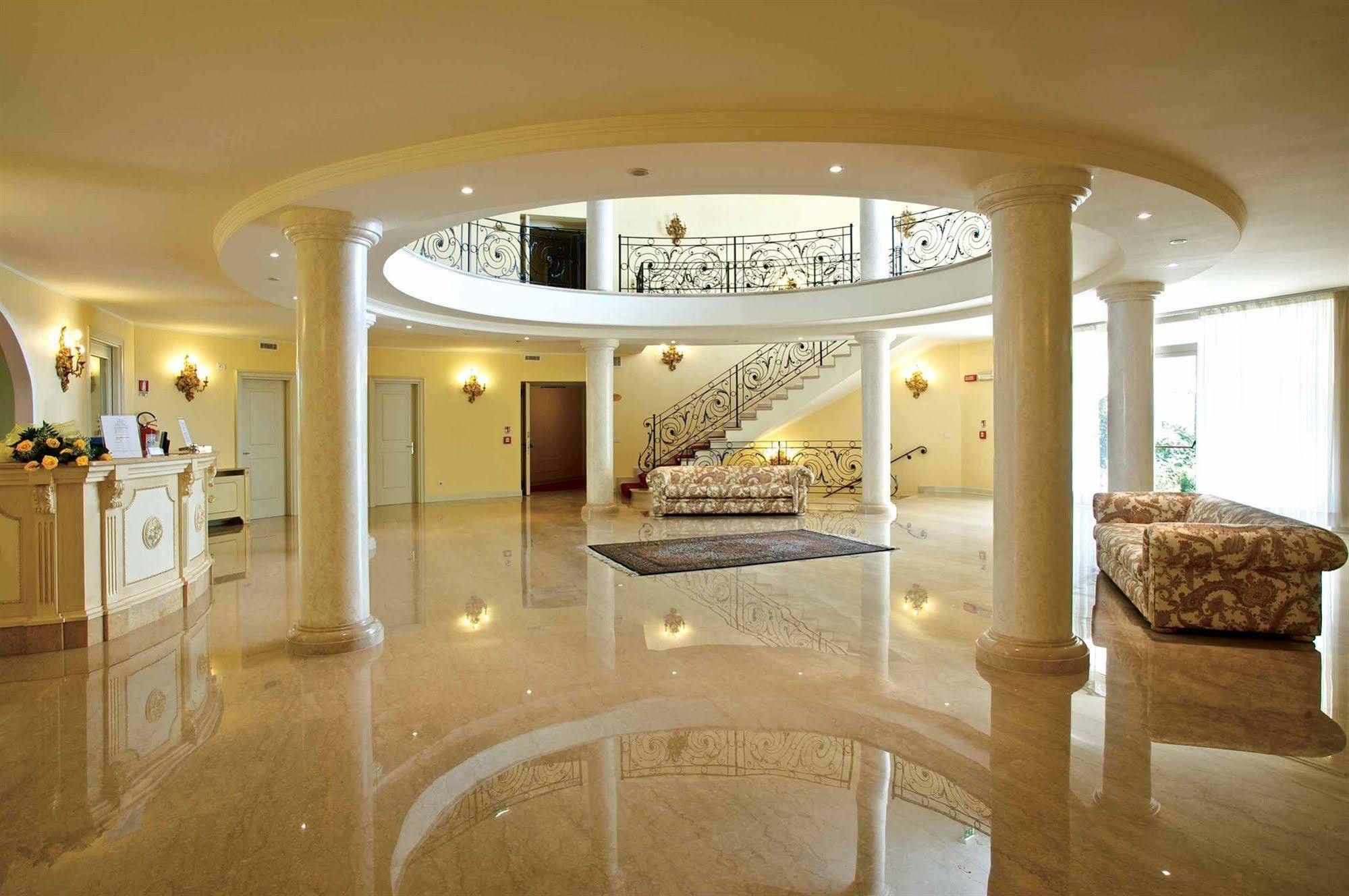 Hotel Motel Gold Calcinate Exterior foto