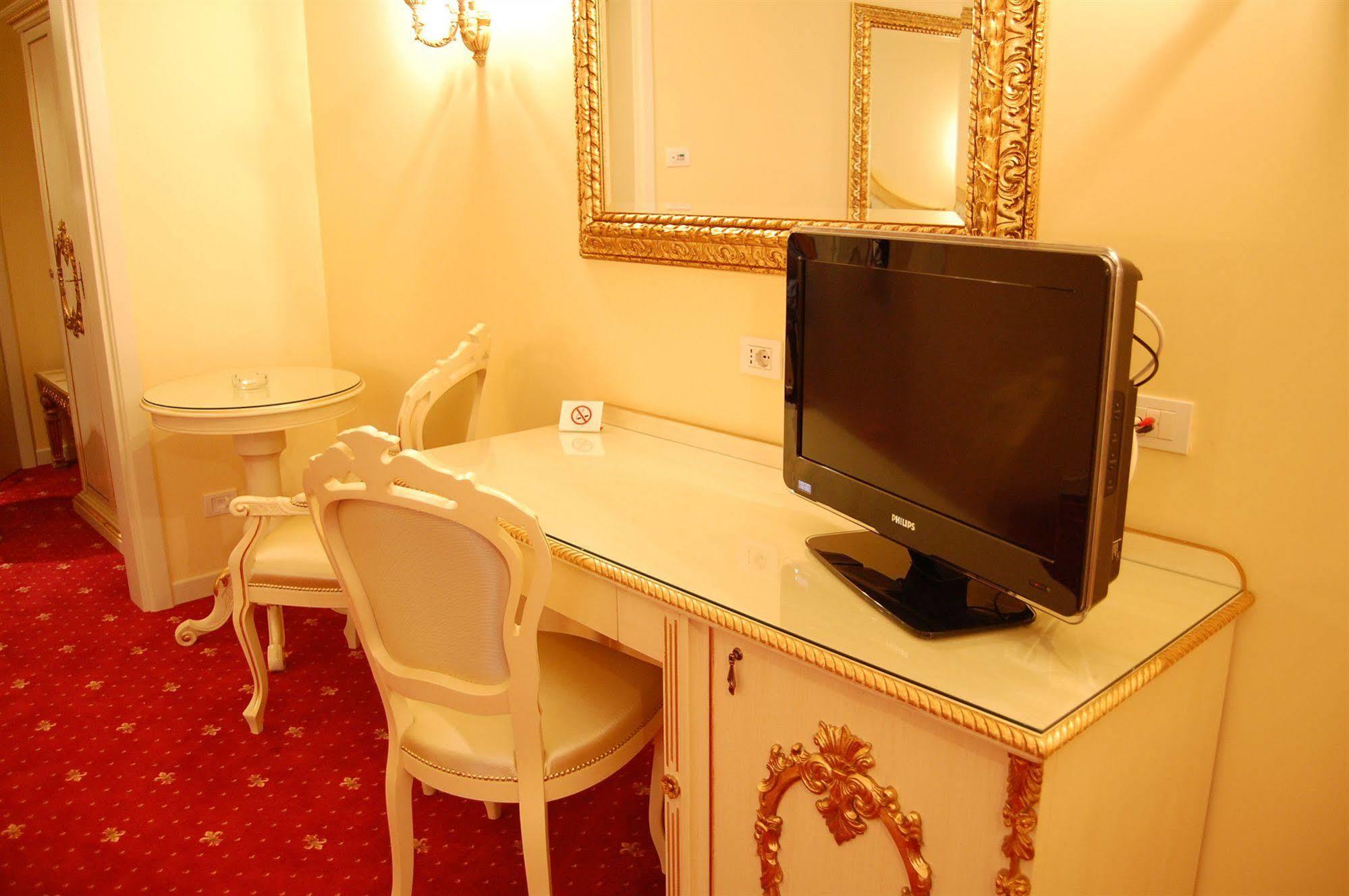 Hotel Motel Gold Calcinate Exterior foto