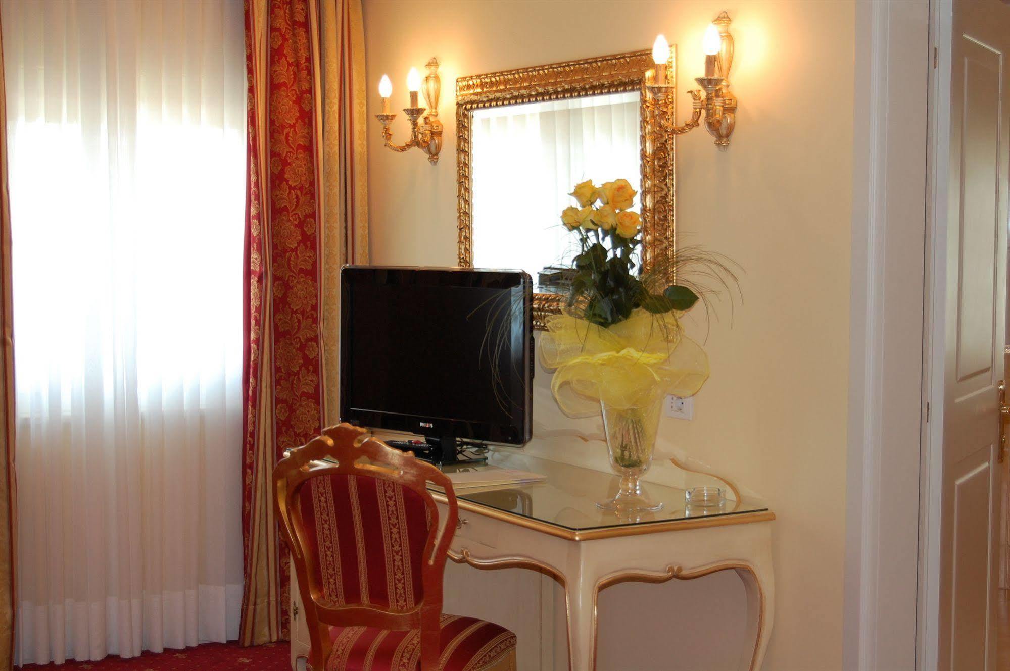 Hotel Motel Gold Calcinate Exterior foto