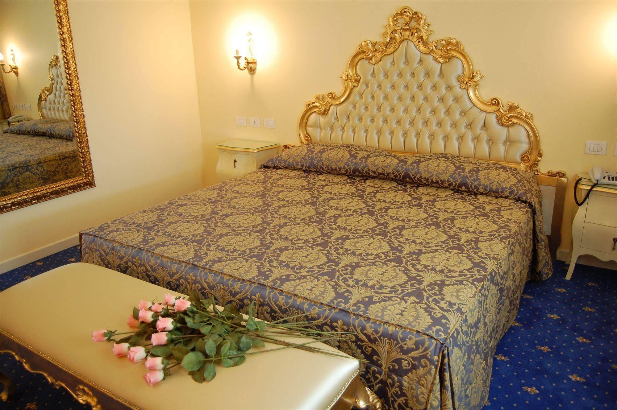 Hotel Motel Gold Calcinate Exterior foto