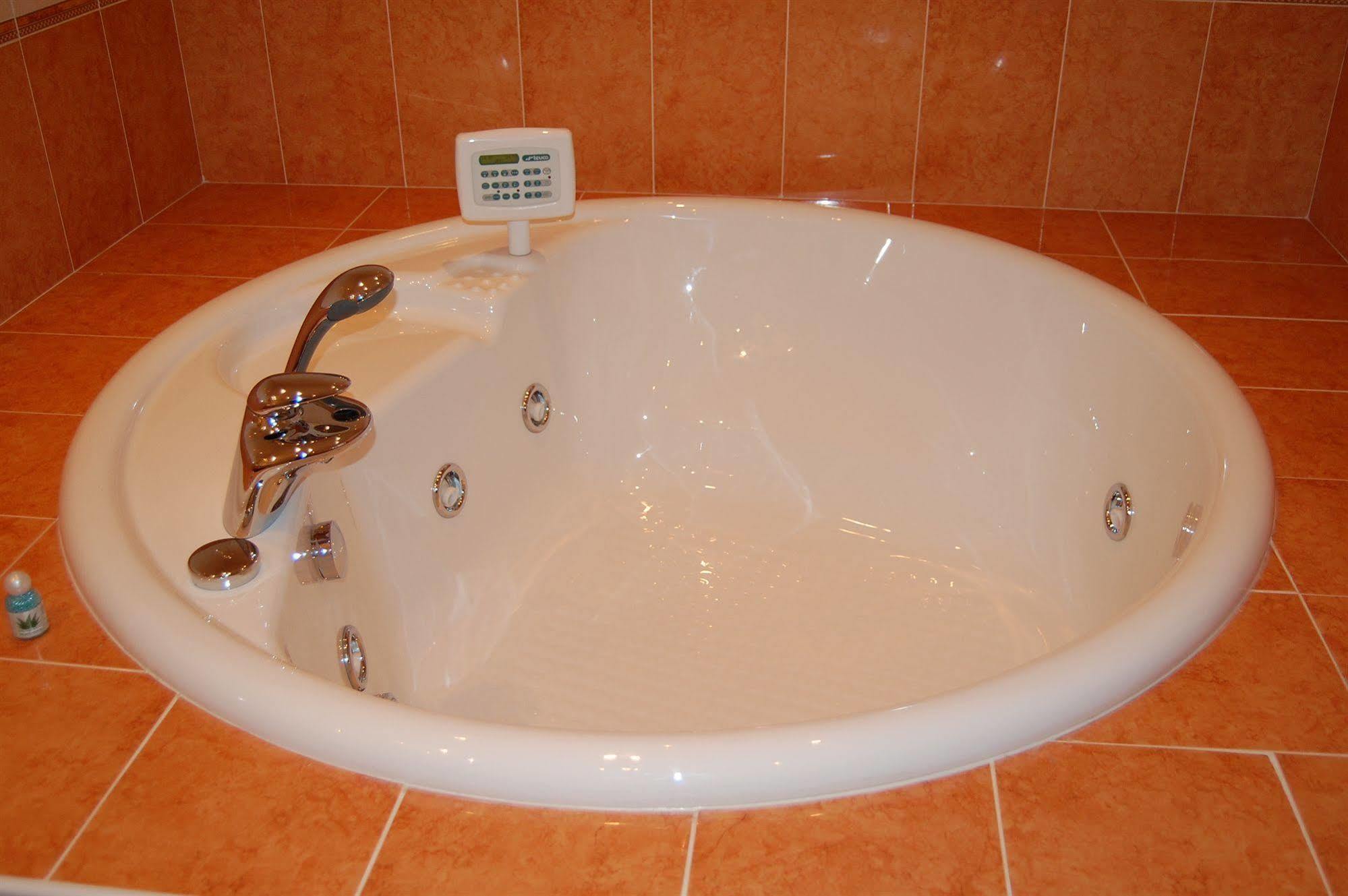 Hotel Motel Gold Calcinate Exterior foto