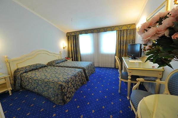 Hotel Motel Gold Calcinate Exterior foto